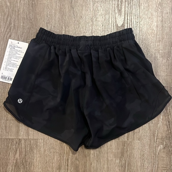 Lululemon Hotty Hot LR Short 4” - Picture 8 of 8